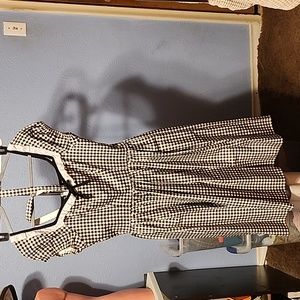 - Size L black and white Bardot Beauty